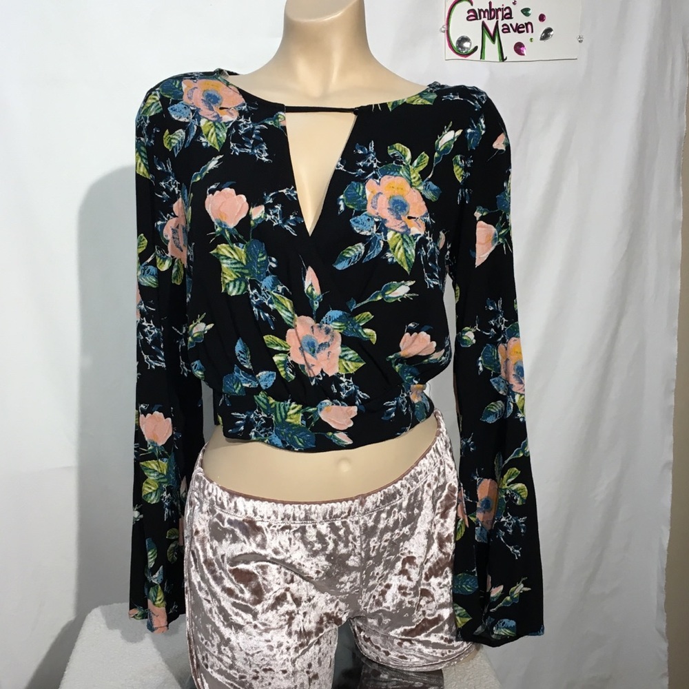 Xhilaration floral long sleeve crop top